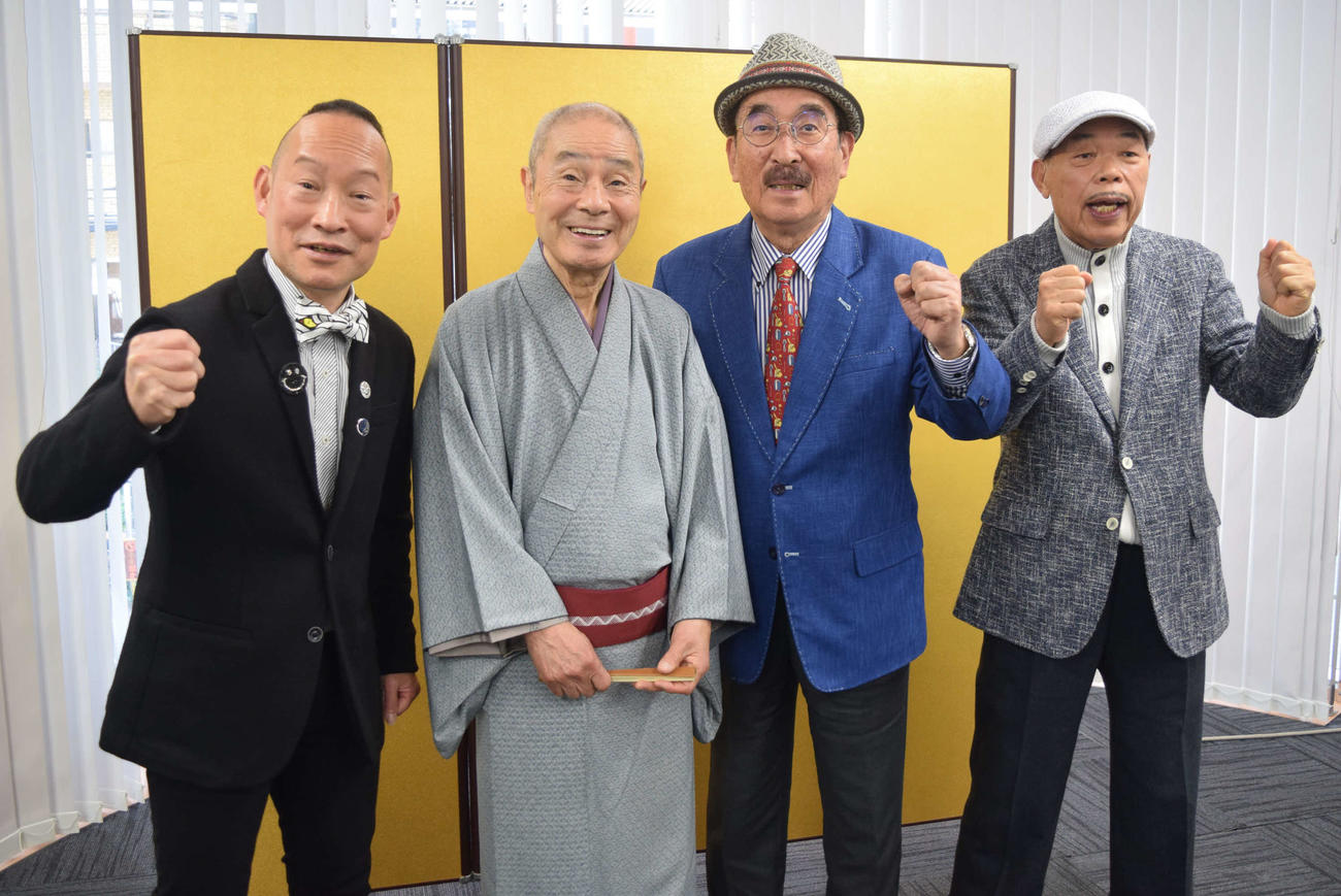 「甦る、昭和演芸」への意気込みを語った、左から）シンデレラエキスプレス渡辺裕薫、桂福団治、青芝フック、若井ぼん（撮影・阪口孝志）