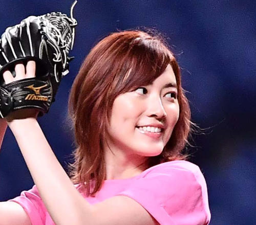松井珠理奈、小悪魔風衣装とステージ写真披露　卒コンから３年「そんな私はアニメ好きに」