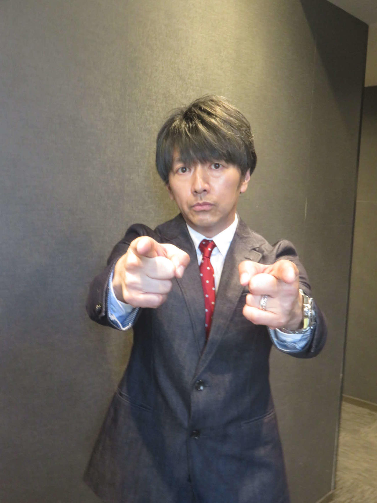 舞台「さよう、ならば、また、」の作・演出を担当する川本成