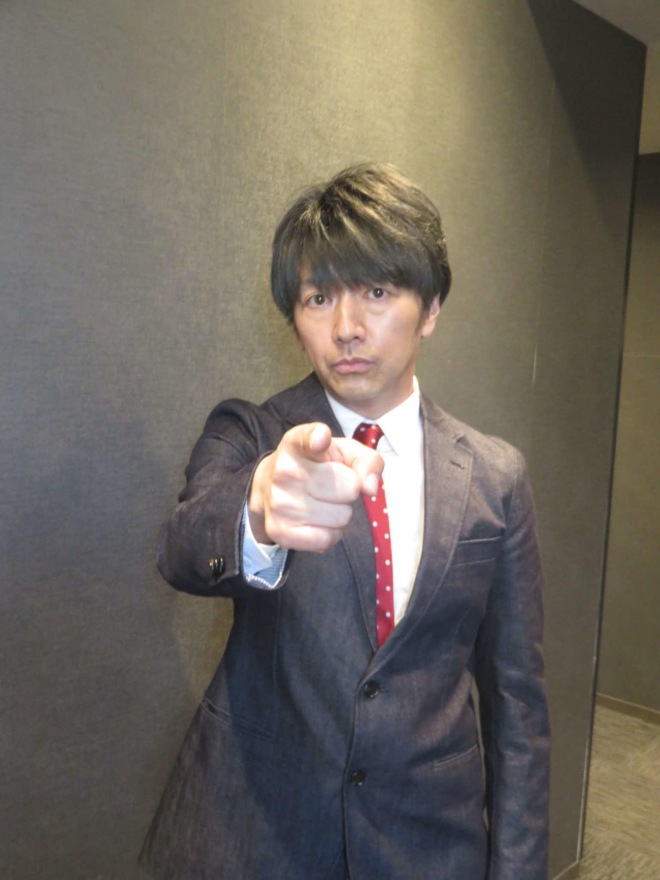 舞台「さよう、ならば、また、」の作・演出を担当する川本成
