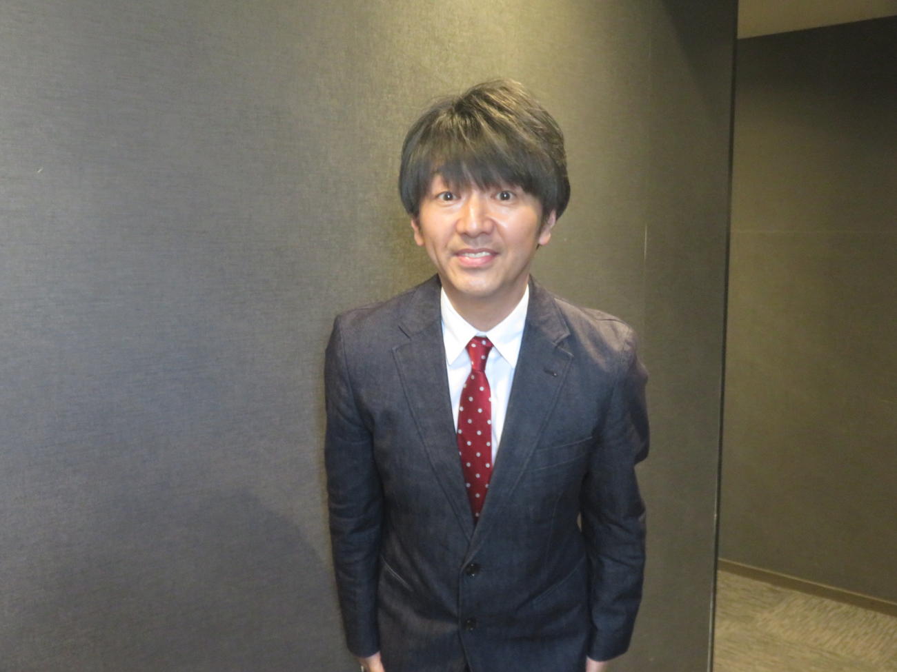 舞台「さよう、ならば、また、」の作・演出を担当する川本成
