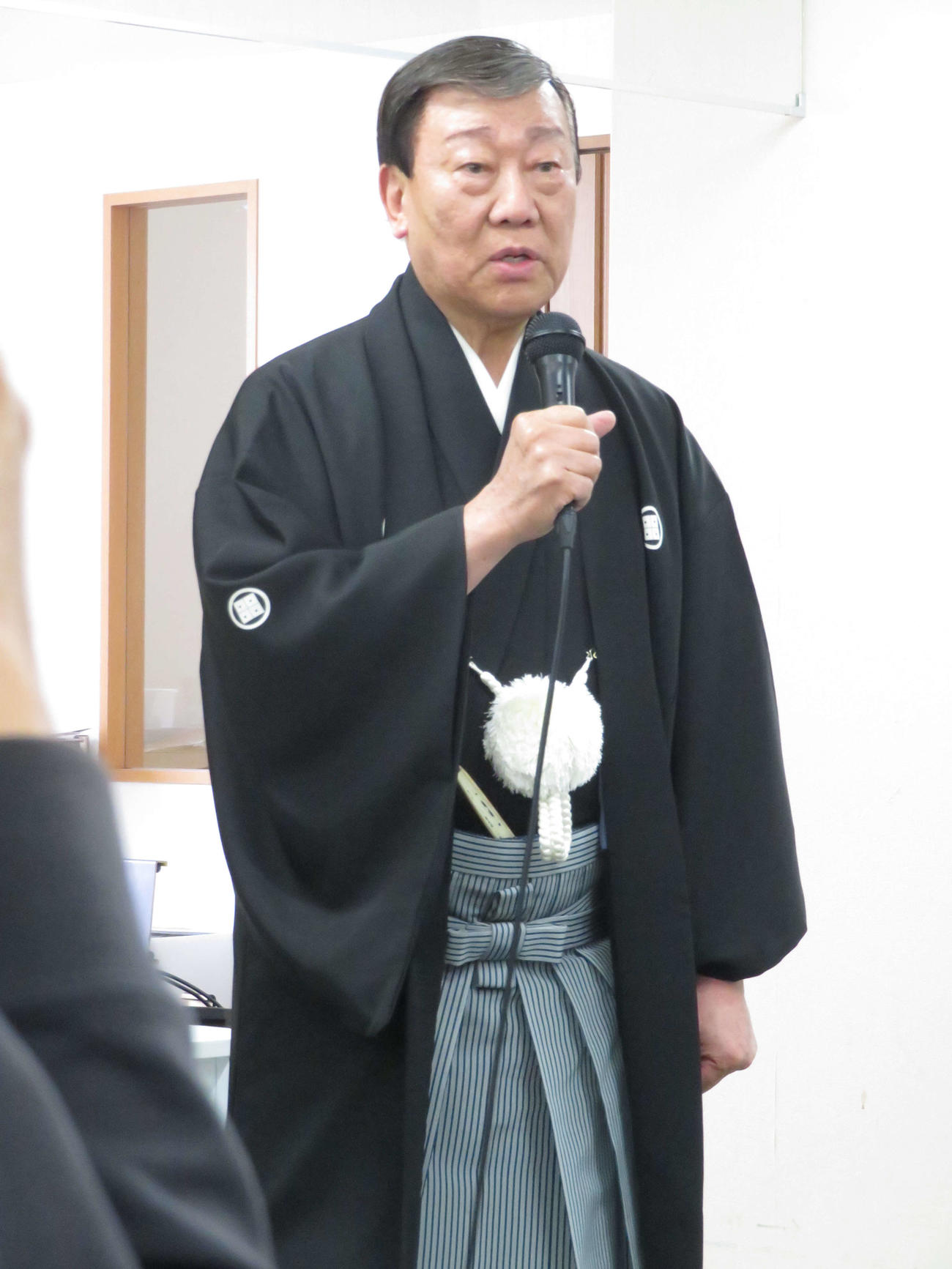 都内で謝罪会見を行った橋幸夫