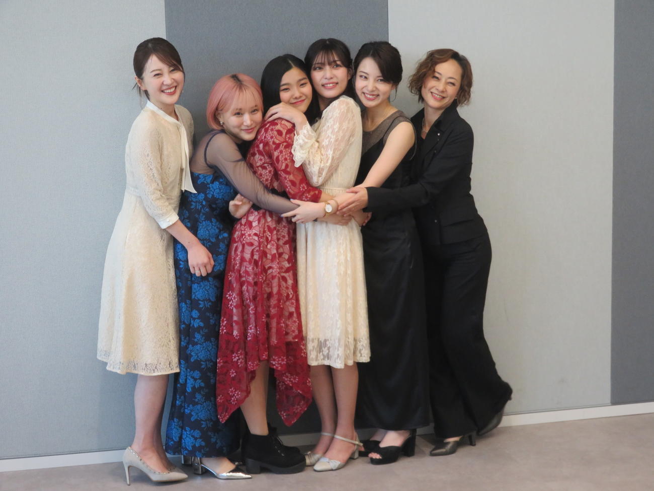 「トロット・ガールズ・ジャパン　日韓歌王決定戦」の出演者たち、左からnatsuco、MAKOTO、住田愛子、福田未来、かのうみゆ、歌心りえ