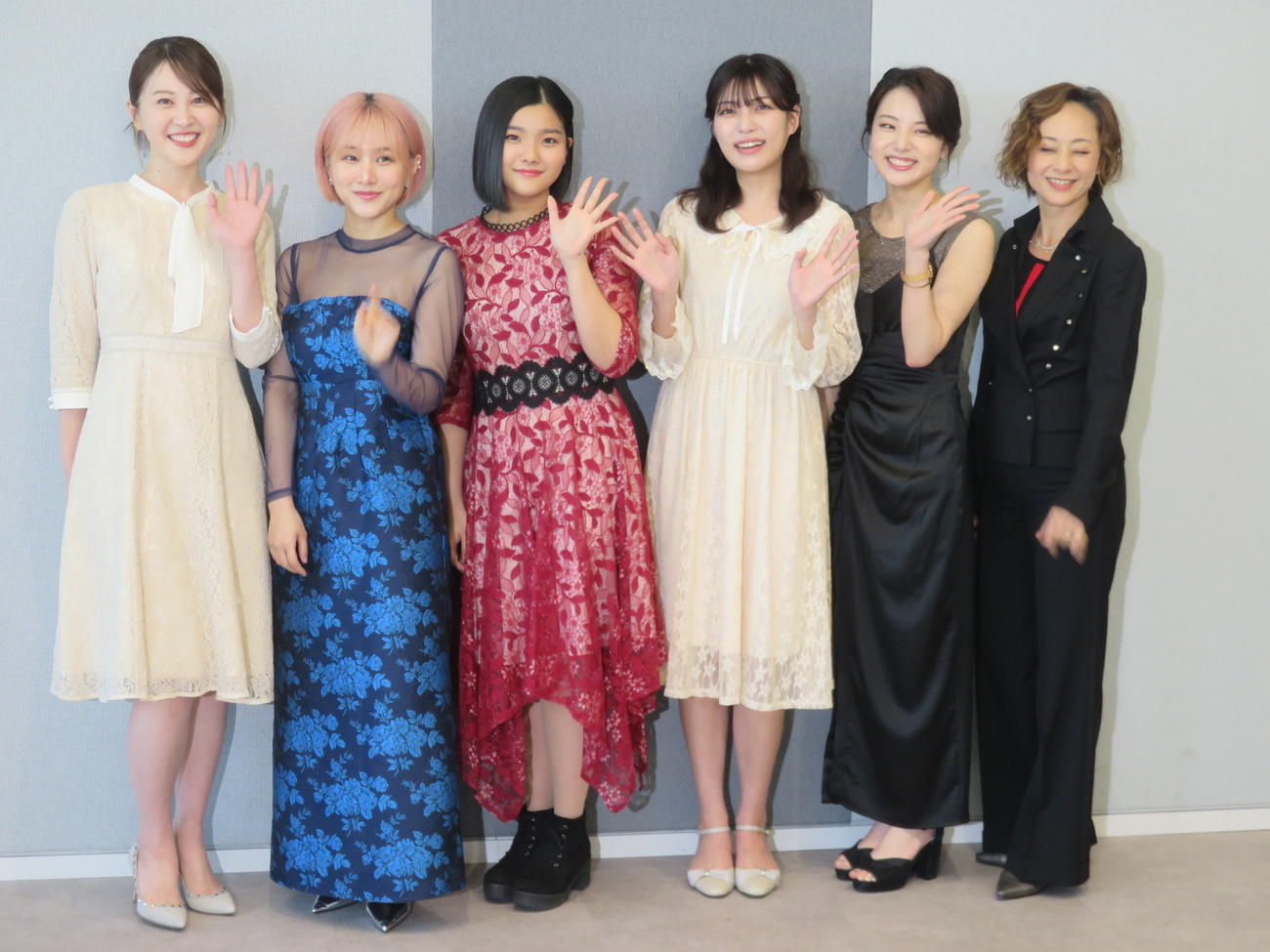 「トロット・ガールズ・ジャパン　日韓歌王決定戦」の出演者たち。左からnatsuco、MAKOTO、住田愛子、福田未来、かのうみゆ、歌心りえ