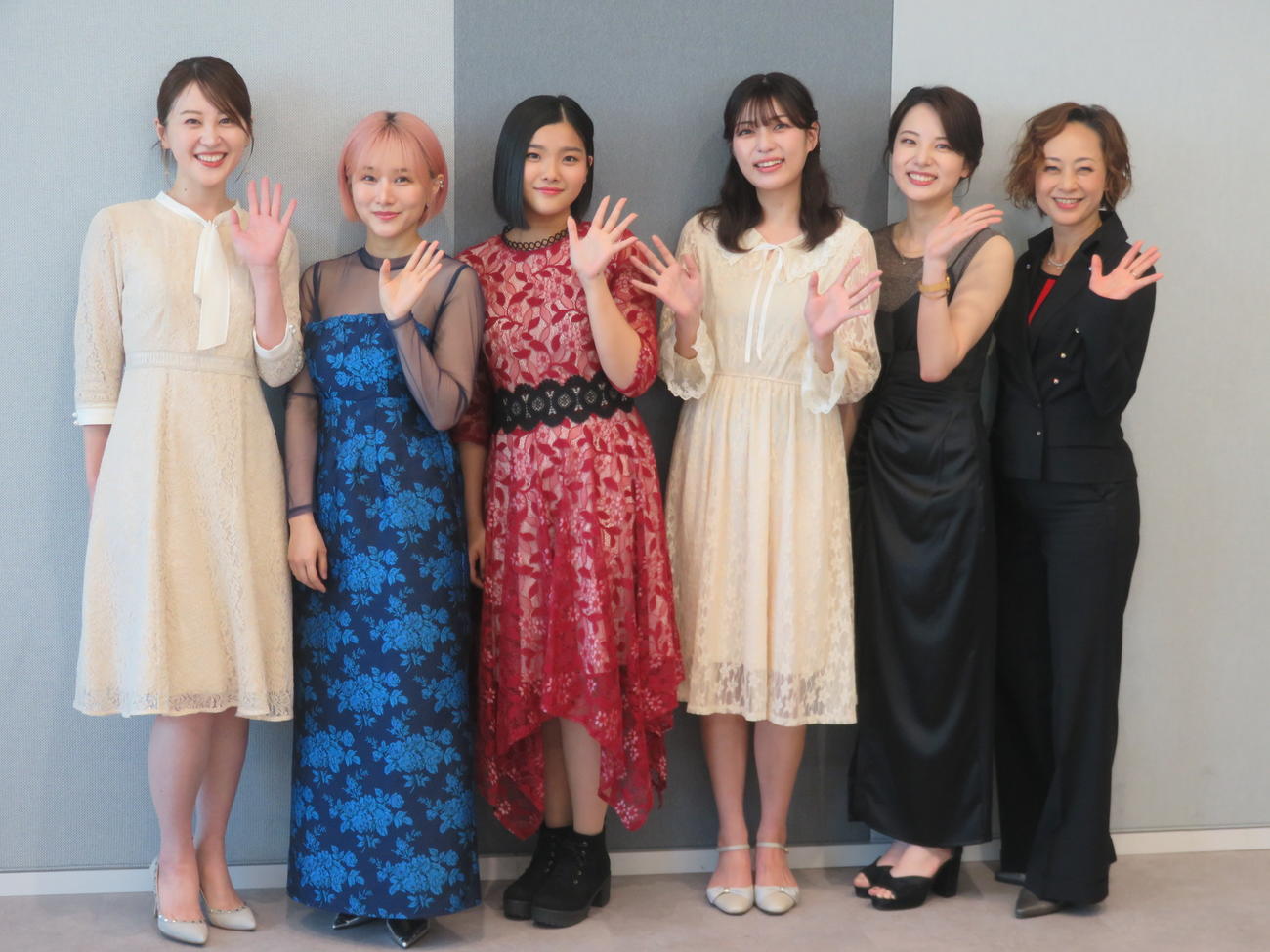「トロット・ガールズ・ジャパン　日韓歌王決定戦」の出演者たち。左からnatsuco、MAKOTO、住田愛子、福田未来、かのうみゆ、歌心りえ
