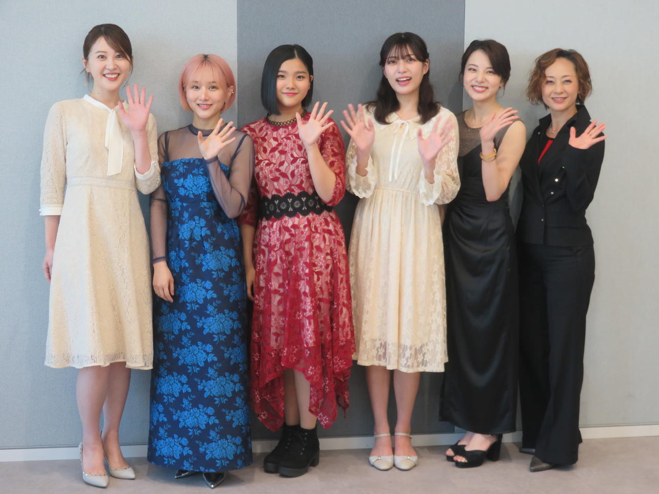 「トロット・ガールズ・ジャパン　日韓歌王決定戦」の出演者たち。左からnatsuco、MAKOTO、住田愛子、福田未来、かのうみゆ、歌心りえ