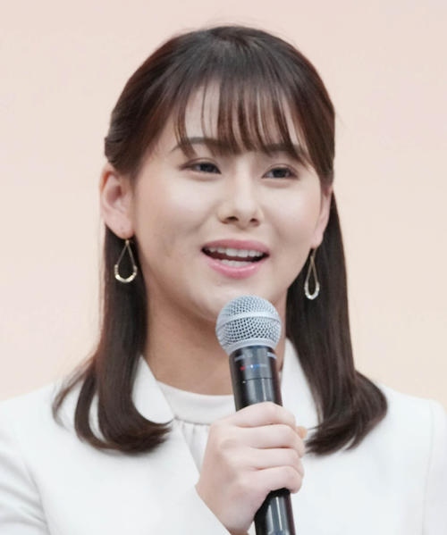 テレ東・藤井由依アナ、ツインテール＆半袖姿の散歩オフショットに反響「別人みたい」