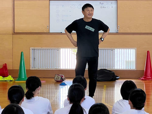 武田修宏氏、能登半島地震で兄一家が被災した七尾市で高校生にサッカー指導　運命感じ活動継続