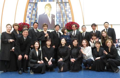 小金沢昇司さん「偲ぶ会」開催　堀内孝雄「胸が張り裂けんばかり」山本譲二「すごく誇りに」