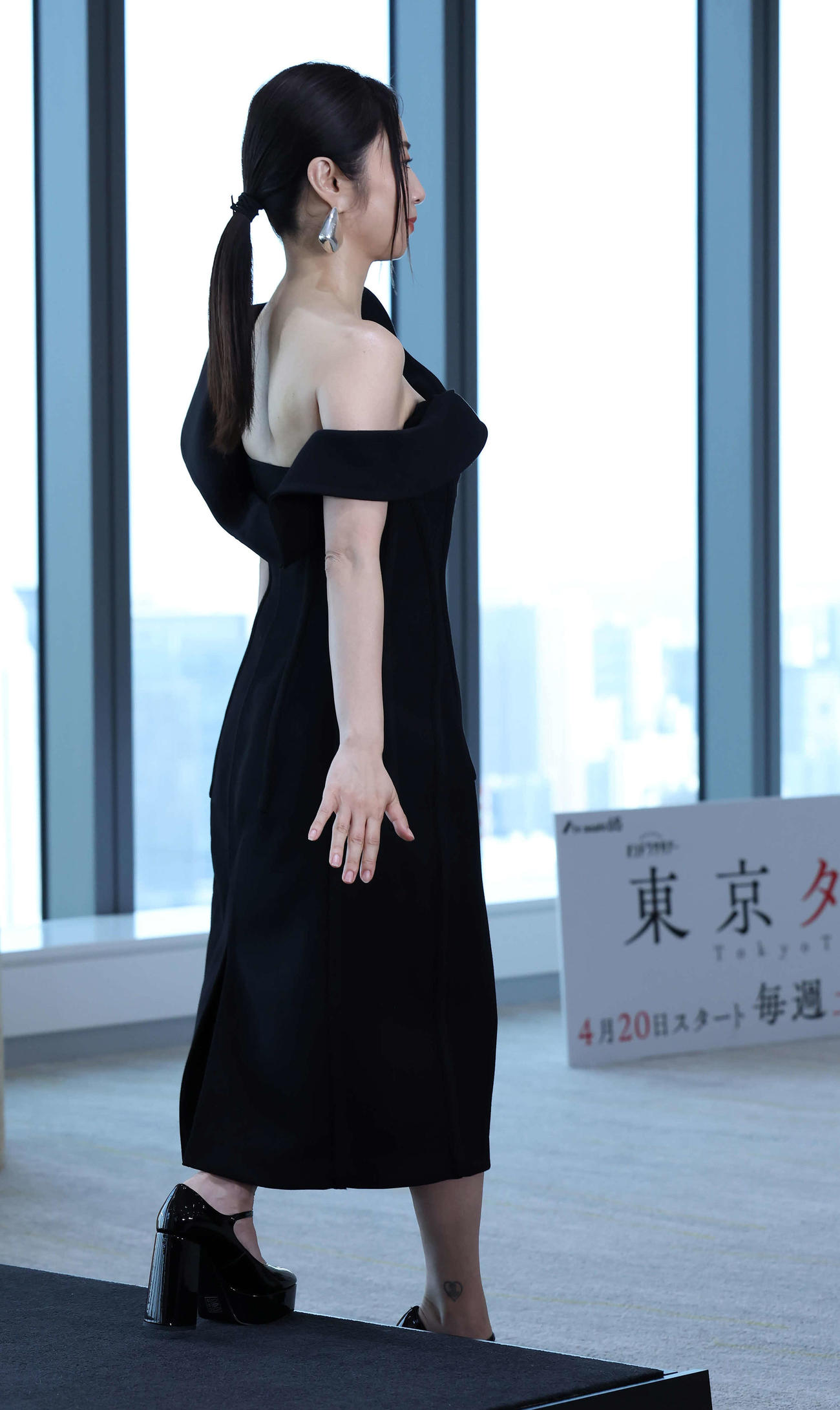 降壇するMEGUMI（撮影・丹羽敏通）