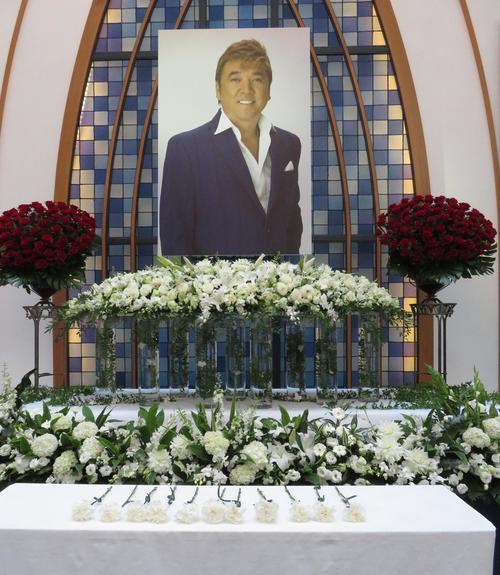 小金沢昇司さんをしのぶ会　山本譲二、原田悠里ら約300人が参加
