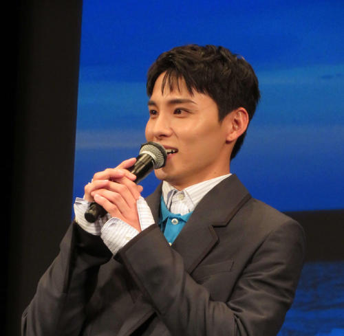 川西拓実「Go to the TOP」ポーズ流行らせようとするも共演陣からはいじられ対象に