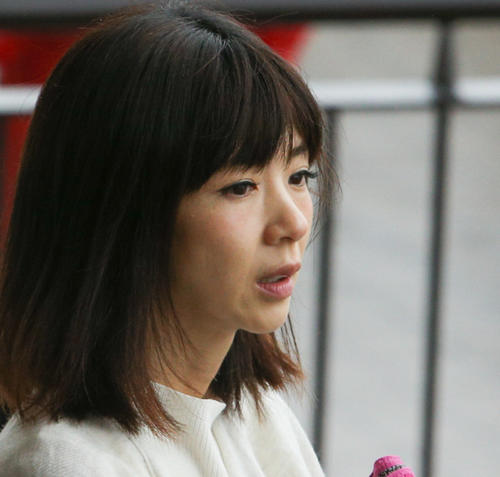 ほしのあき「シミケアしてきました」すっぴん＆泡泡ショット　フォロワー称賛に返信して交流も