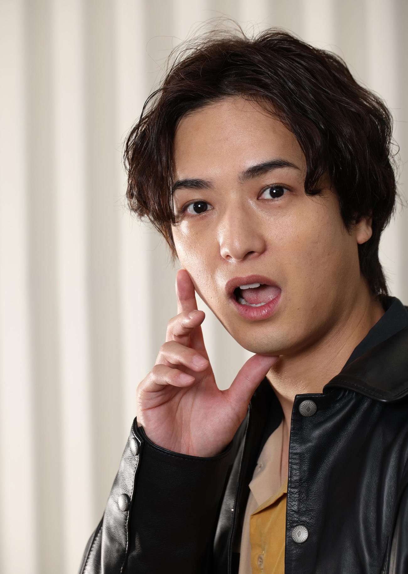 初プロデュース、初監督に挑戦した中村優一（撮影・中島郁夫）