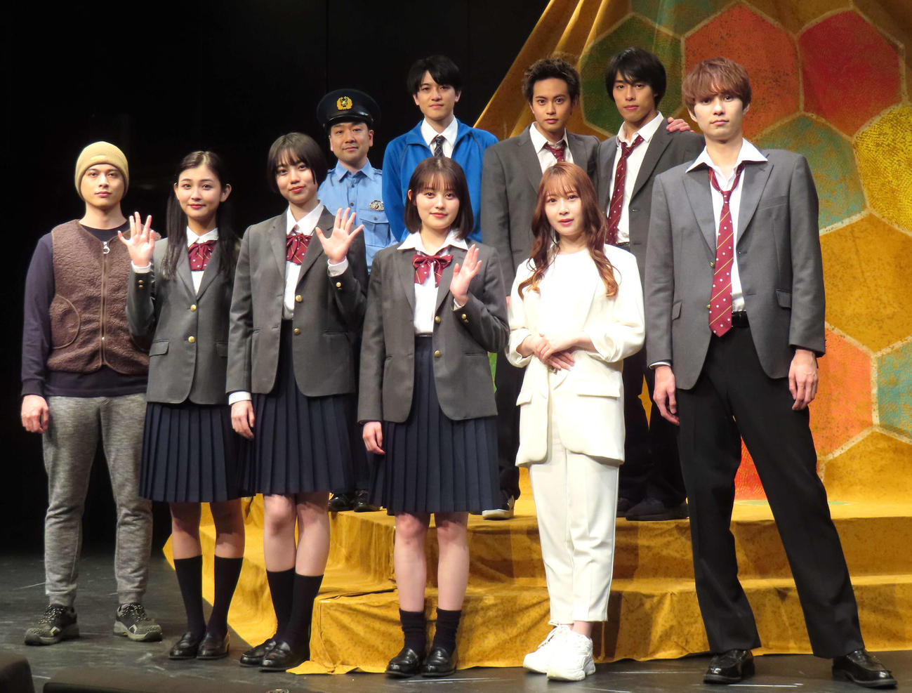 「ACTORS STAND Vol．1『無垢ども』」取材会に登壇した、前列左から砂川脩弥、花音、平美乃理、福山絢水、高柳明音、中山優貴。後列左から瀬尾タクヤ、松村優、桑畑亨成、佐藤颯人