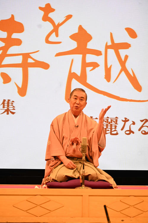 桂文枝「もう妻も許してくれるかな…」独演会で妻と母を亡くし封印した歌入り創作落語を披露