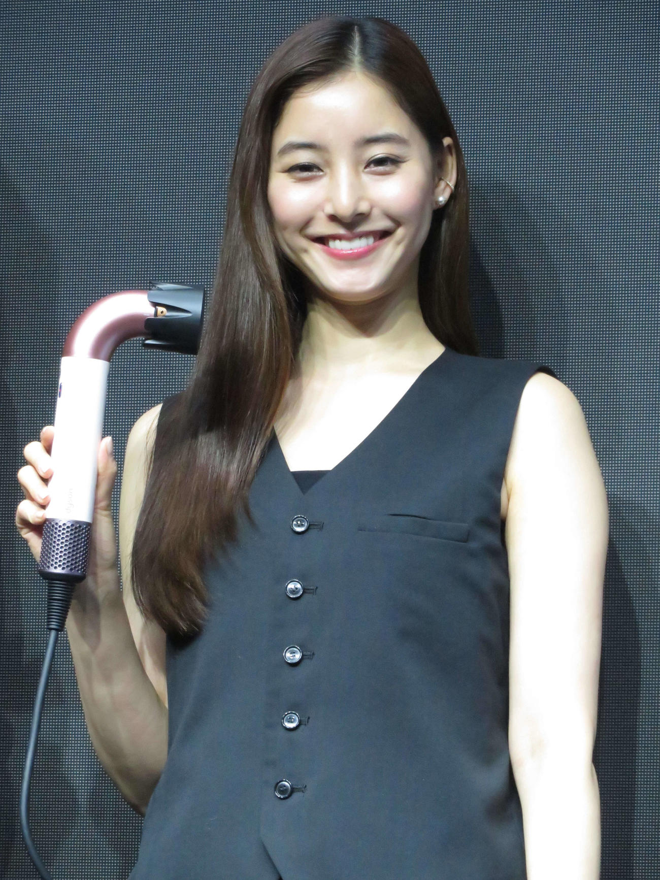 「Dyson Beauty」新商品発表会に出席した新木優子