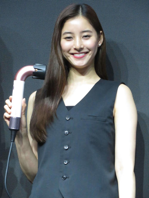 新木優子、美のモットーは「ナチュラルでいられること」　Dyson Beauty新商品発表会