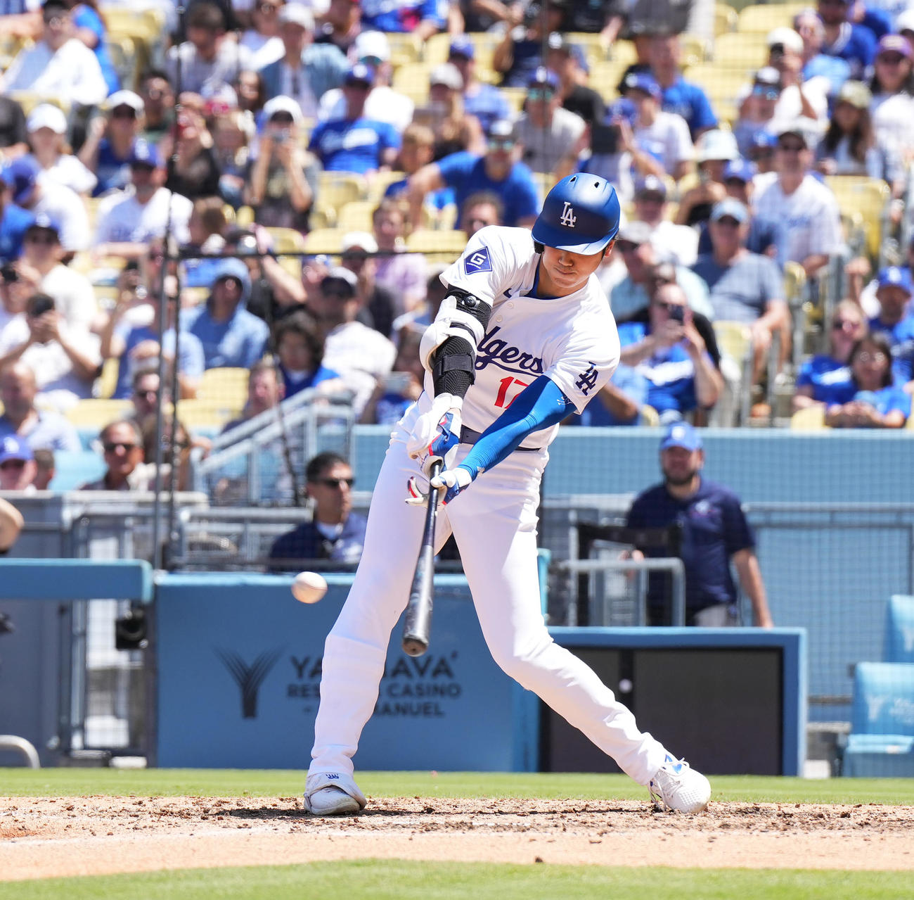 ドジャース対ナショナルズ　6回裏ドジャース無死、右前打を放つ大谷（撮影・菅敏）