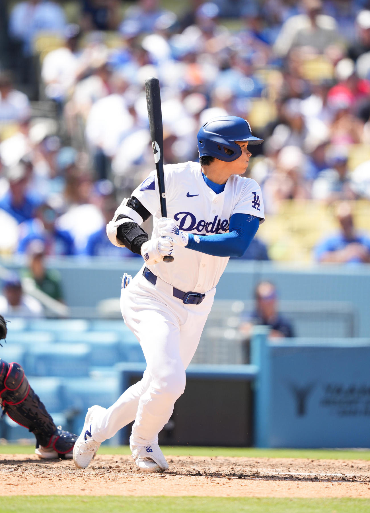 ドジャース対ナショナルズ　8回裏ドジャース2死、中前打を放つ大谷（撮影・菅敏）