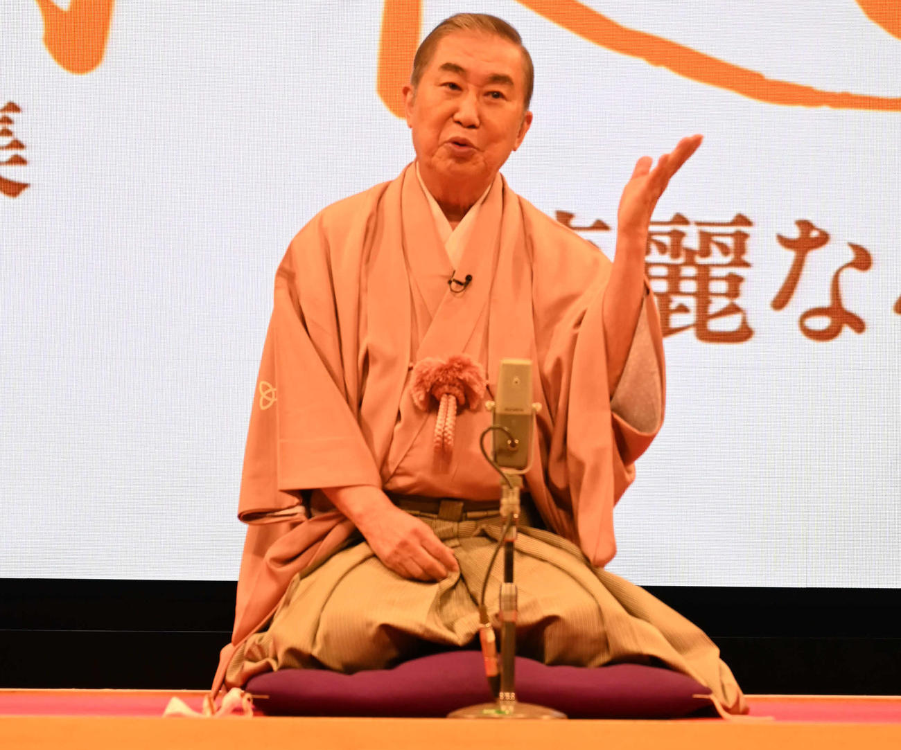 「傘寿を越えて　文枝自選集　華麗なる独演会」の取材会を行った桂文枝（撮影・松浦隆司）