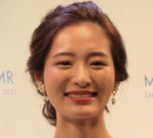 ミス東大2020神谷明采、読者モデルの妹とお出かけショット披露　「2人とも超美人」