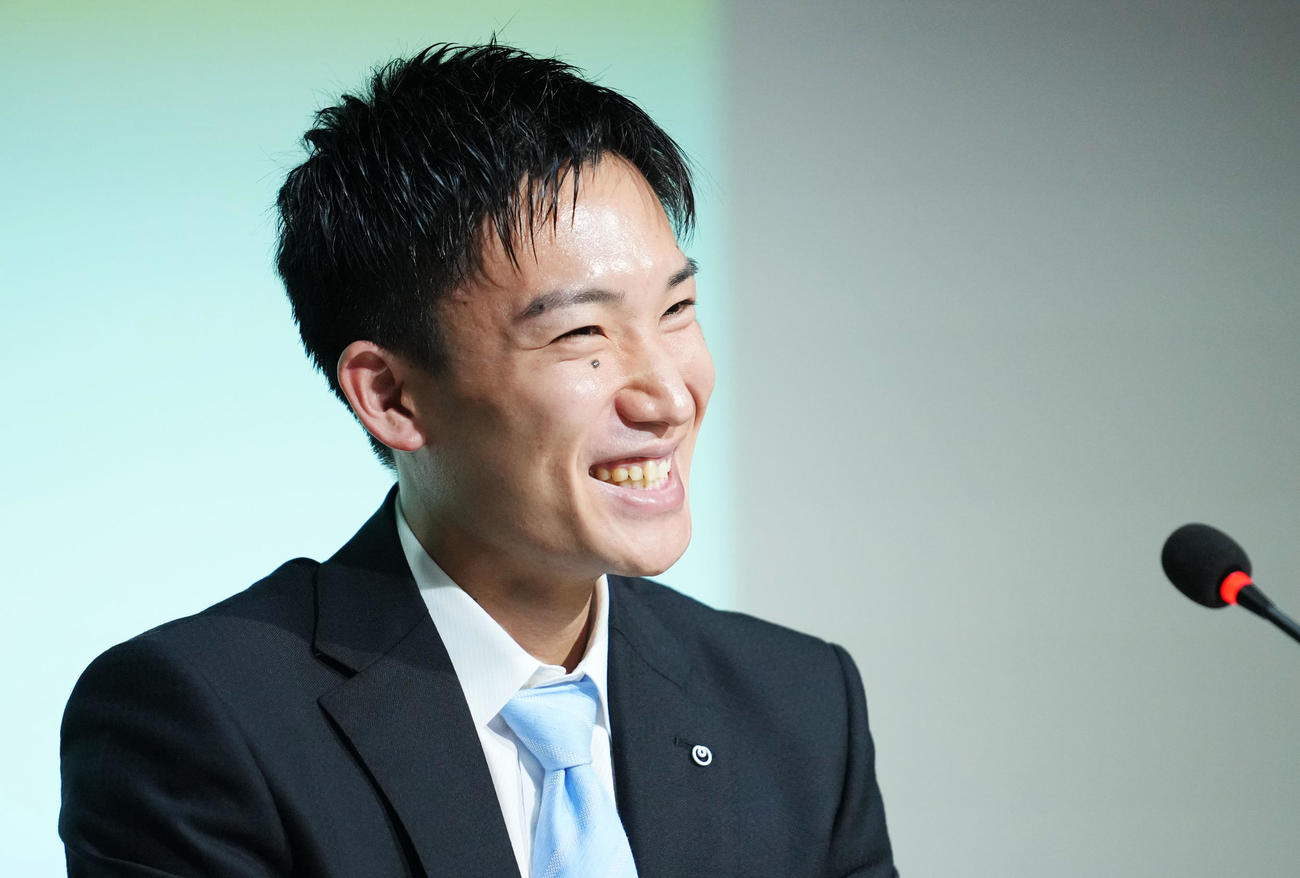 日本代表引退会見で笑顔を見せる桃田（2024年4月撮影）