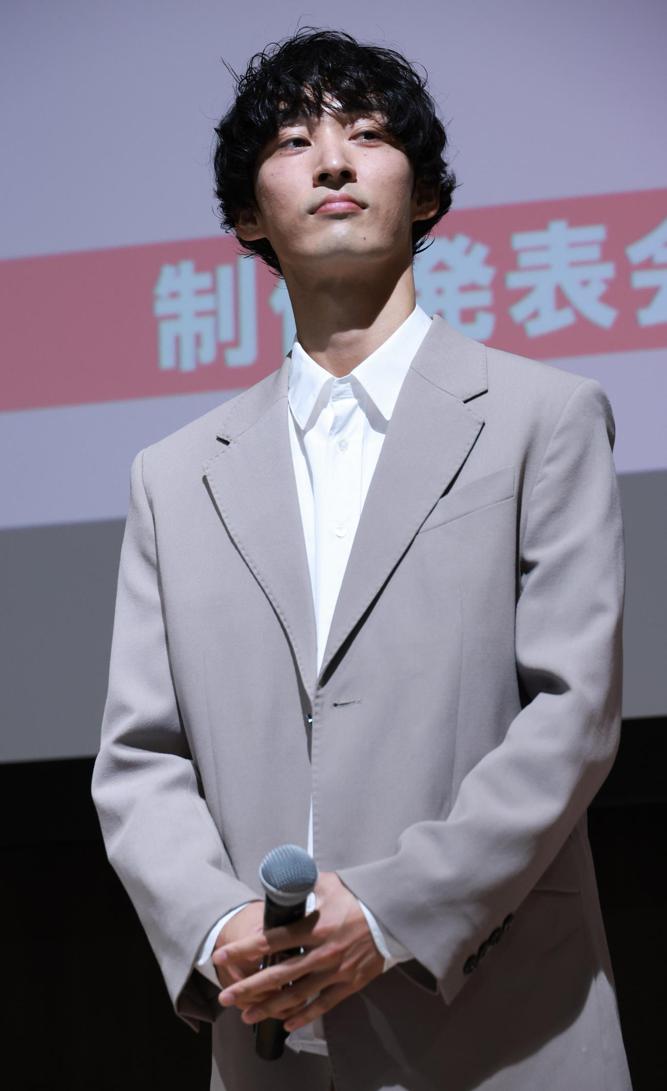 ドラマ「ミス・ターゲット」制作発表会見を行った上杉柊平（撮影・中島郁夫）