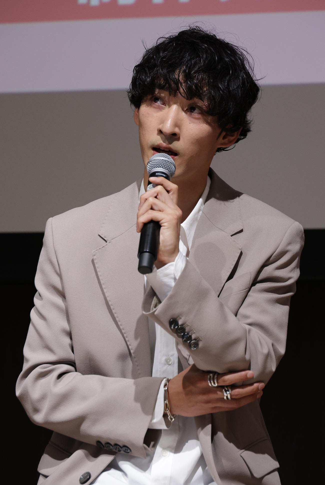 ドラマ「ミス・ターゲット」制作発表会見を行った上杉柊平（撮影・中島郁夫）