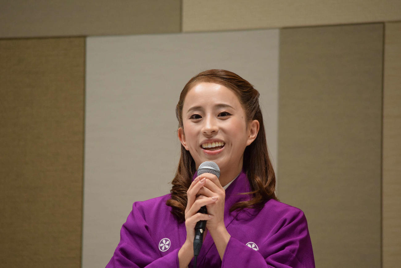 京都南座公演の記者会見に臨んだ千咲えみ（撮影・阪口孝志）