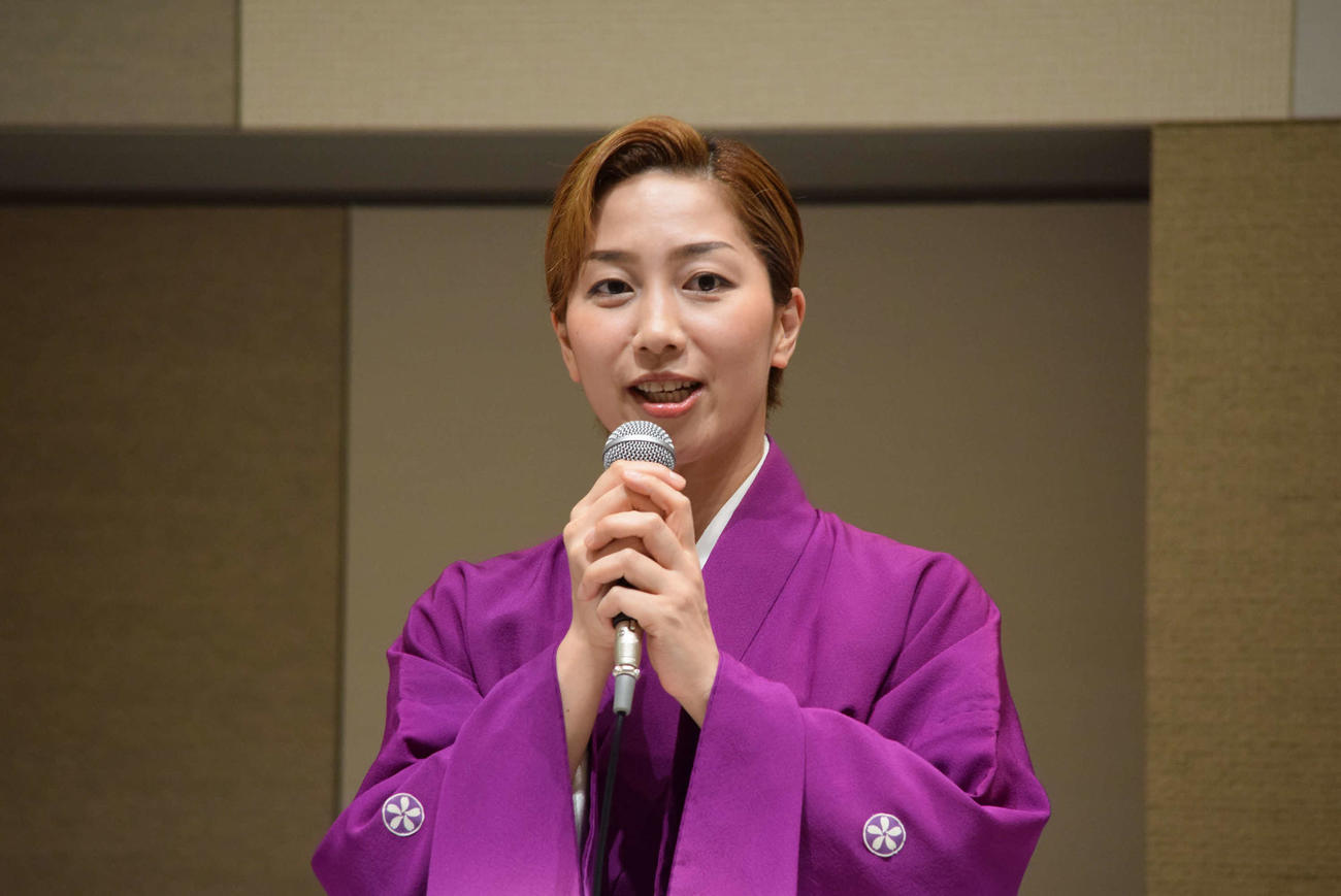 京都南座公演の記者会見に臨んだ華月奏（撮影・阪口孝志）