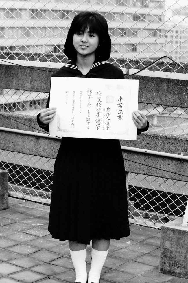 都立高校卒業式の薬師丸ひろ子（1983年3月）