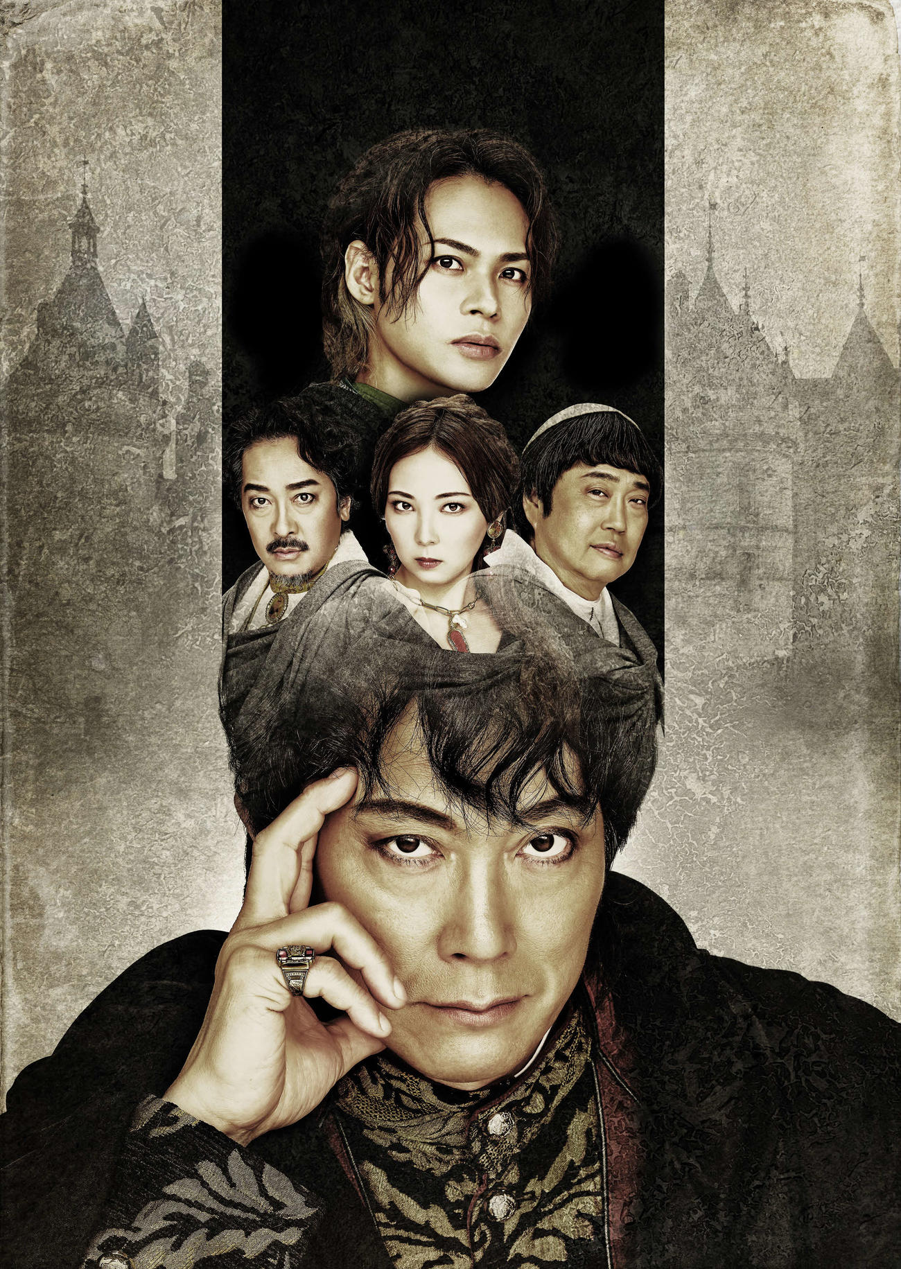 舞台「破門フェデリコ～くたばれ！十字軍～」に主演する佐々木蔵之介（下）。上はKAT－TUN上田竜也