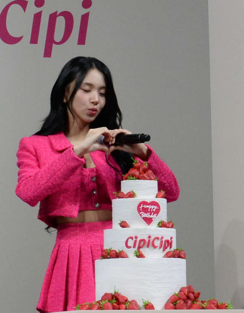 コスメブランド「CipiCipi」の新商品発表会に参加したTWICEのCHAEYOUNG