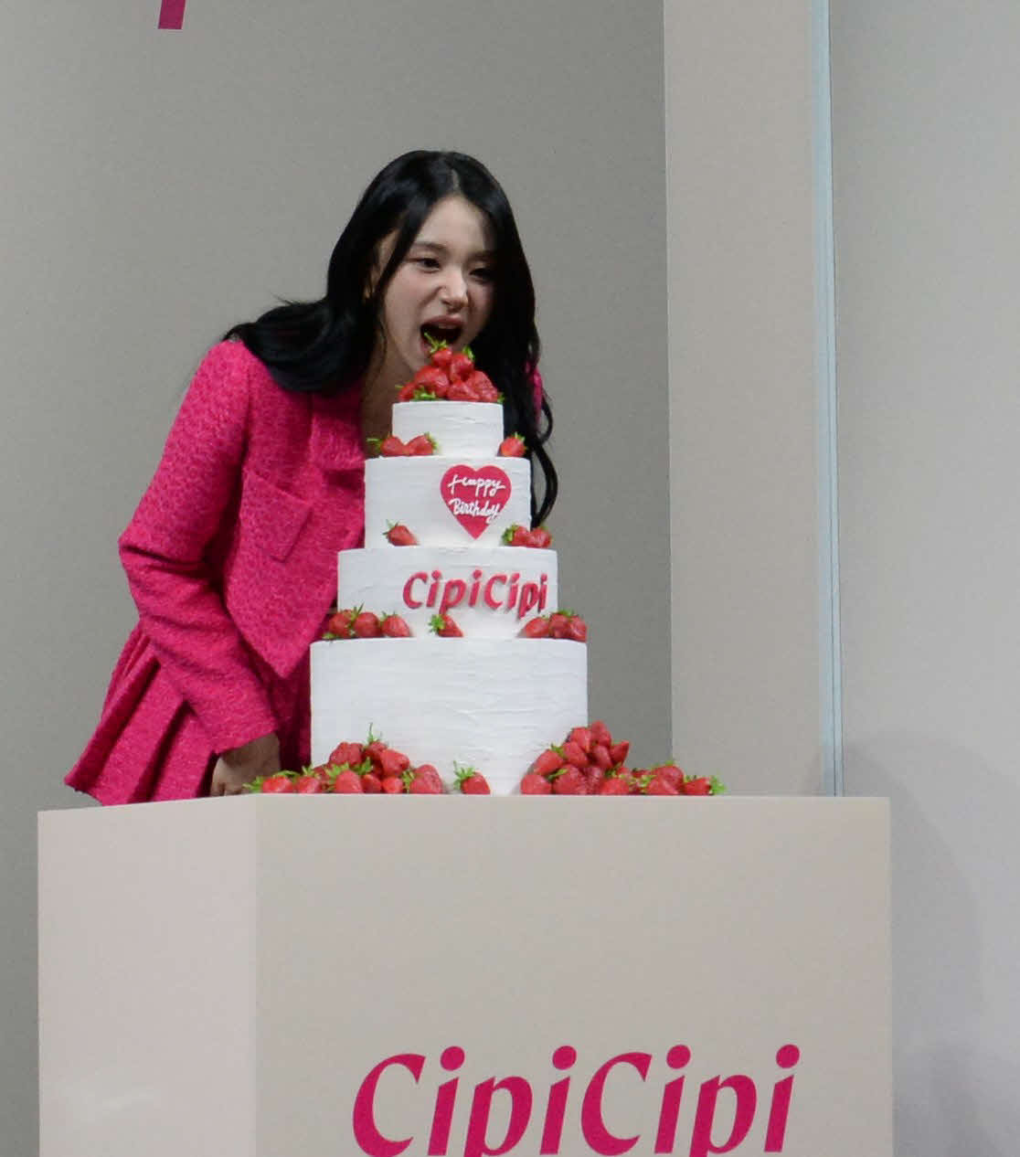 コスメブランド「CipiCipi」の新商品発表会に参加したTWICEのCHAEYOUNG