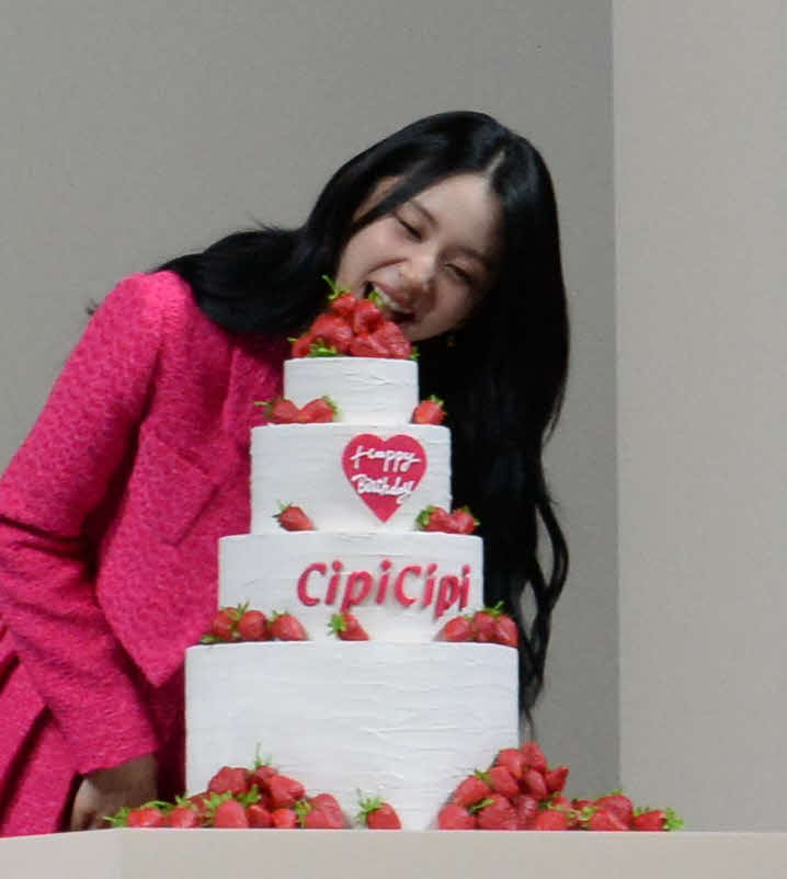 コスメブランド「CipiCipi」の新商品発表会に参加したTWICEのCHAEYOUNG