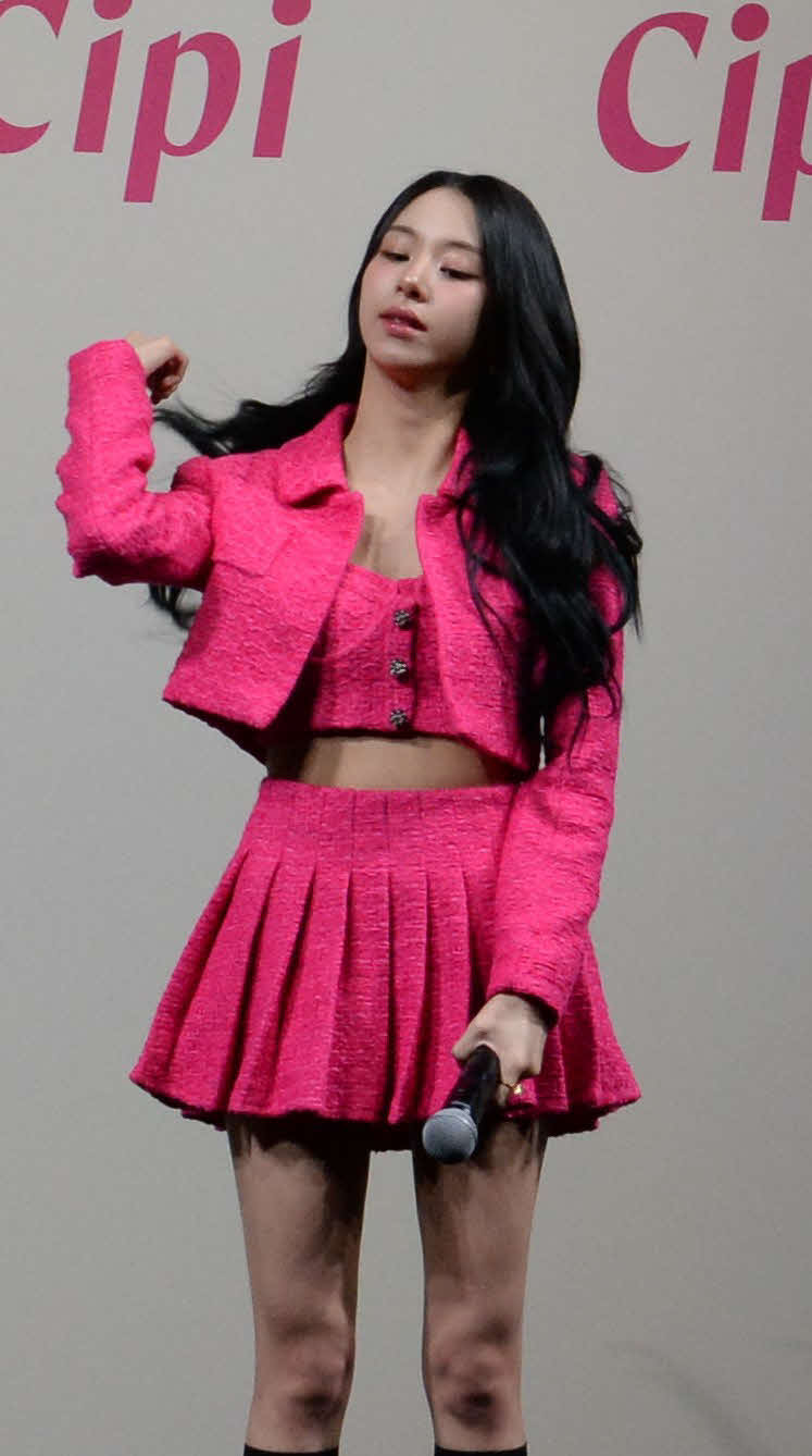 コスメブランド「CipiCipi」の新商品発表会に参加したTWICEのCHAEYOUNG
