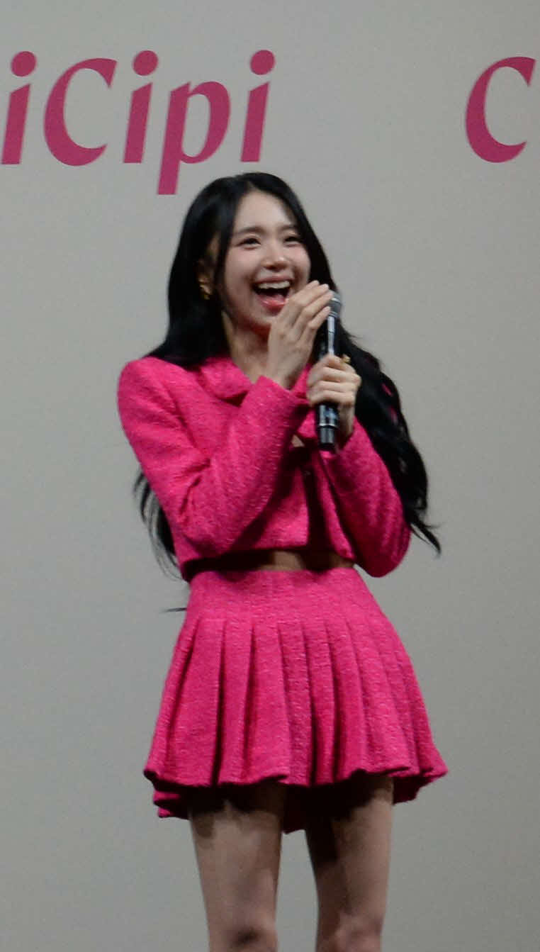 コスメブランド「CipiCipi」の新商品発表会に参加したTWICEのCHAEYOUNG
