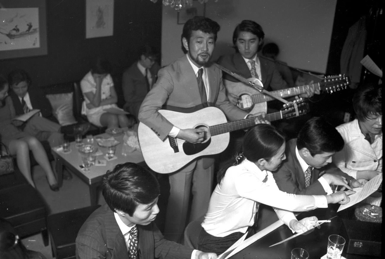 1970年6月ごろ　1968年｢今は倖せかい」でスーパーヒットを飛ばした佐川満男