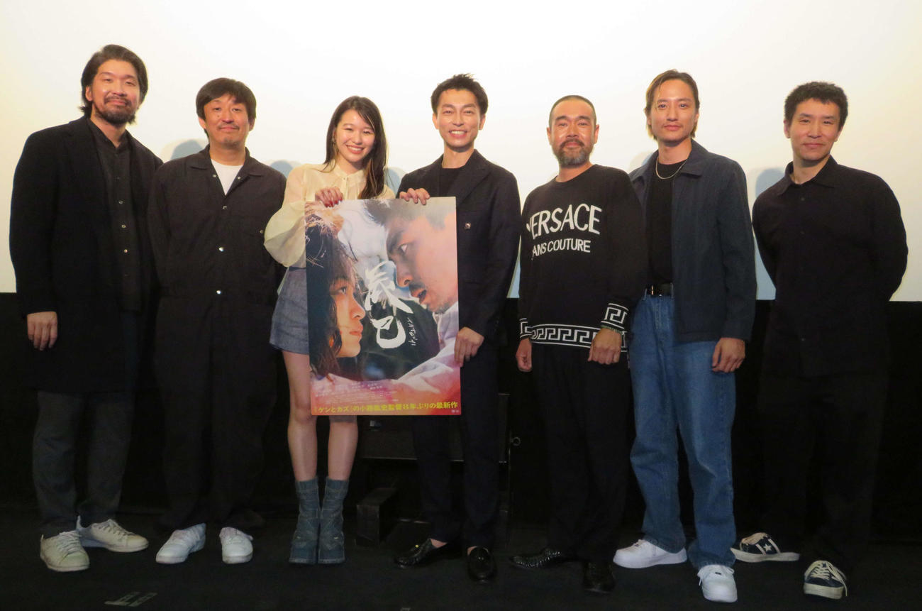 映画「辰巳」初日舞台あいさつに登壇した、左から松本亮、倉本朋幸、森田想、遠藤雄弥、佐藤五郎、藤原季節、小路紘史監督（撮影・村上幸将）