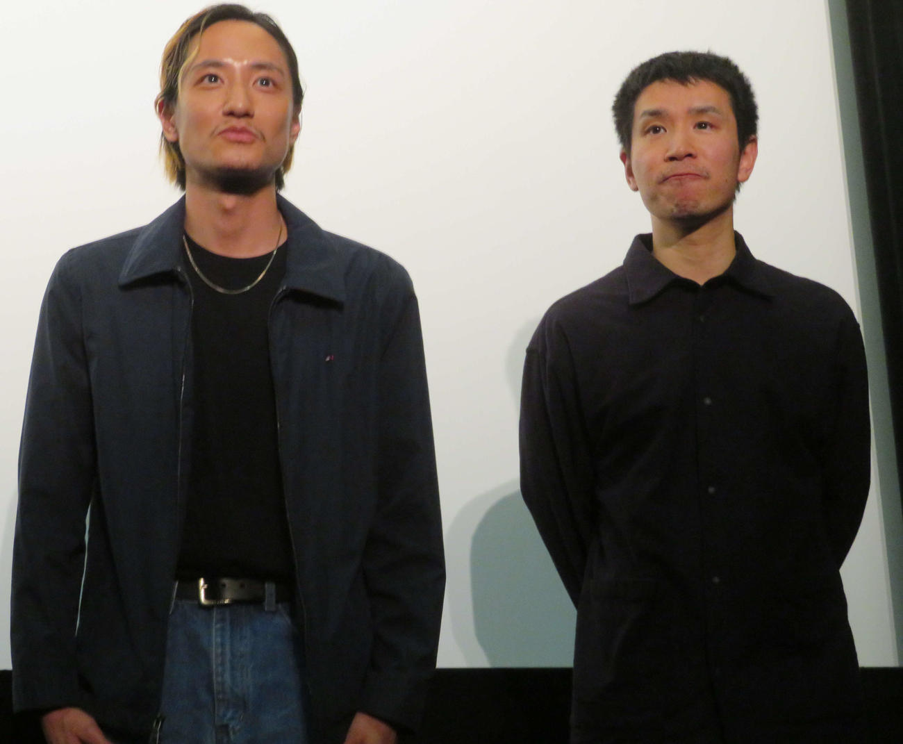 映画「辰巳」初日舞台あいさつに登壇した藤原季節（左）と小路紘史監督（撮影・村上幸将）