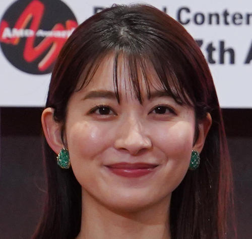 山本里菜タイトなミニスカゴルフウェア「ドライバーが飛ぶようになって楽しくなってきました！」