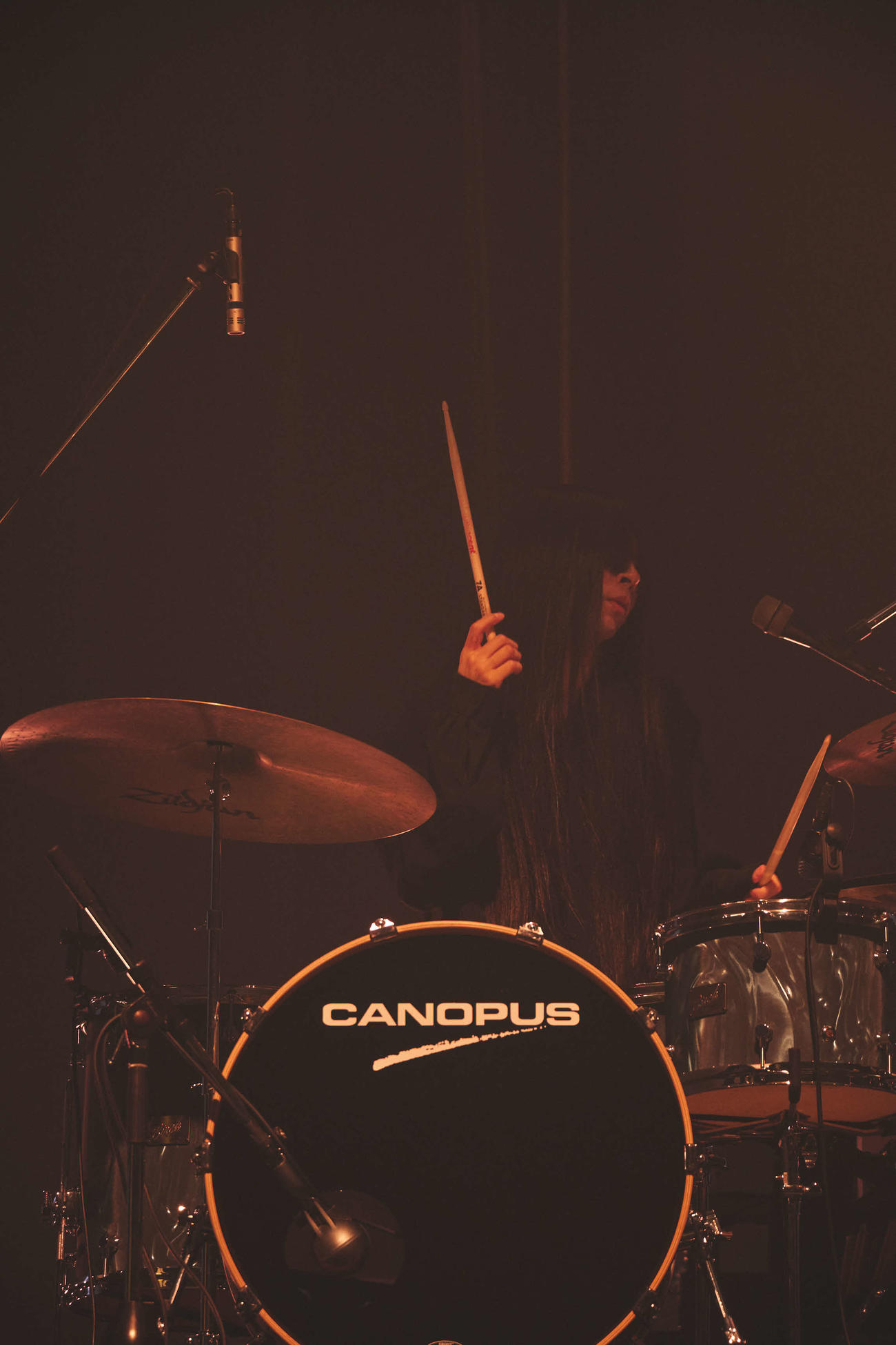 「羊文学LIVE 2024“III”」でパフォーマンスするフクダヒロア　（C）Yosuke Torii