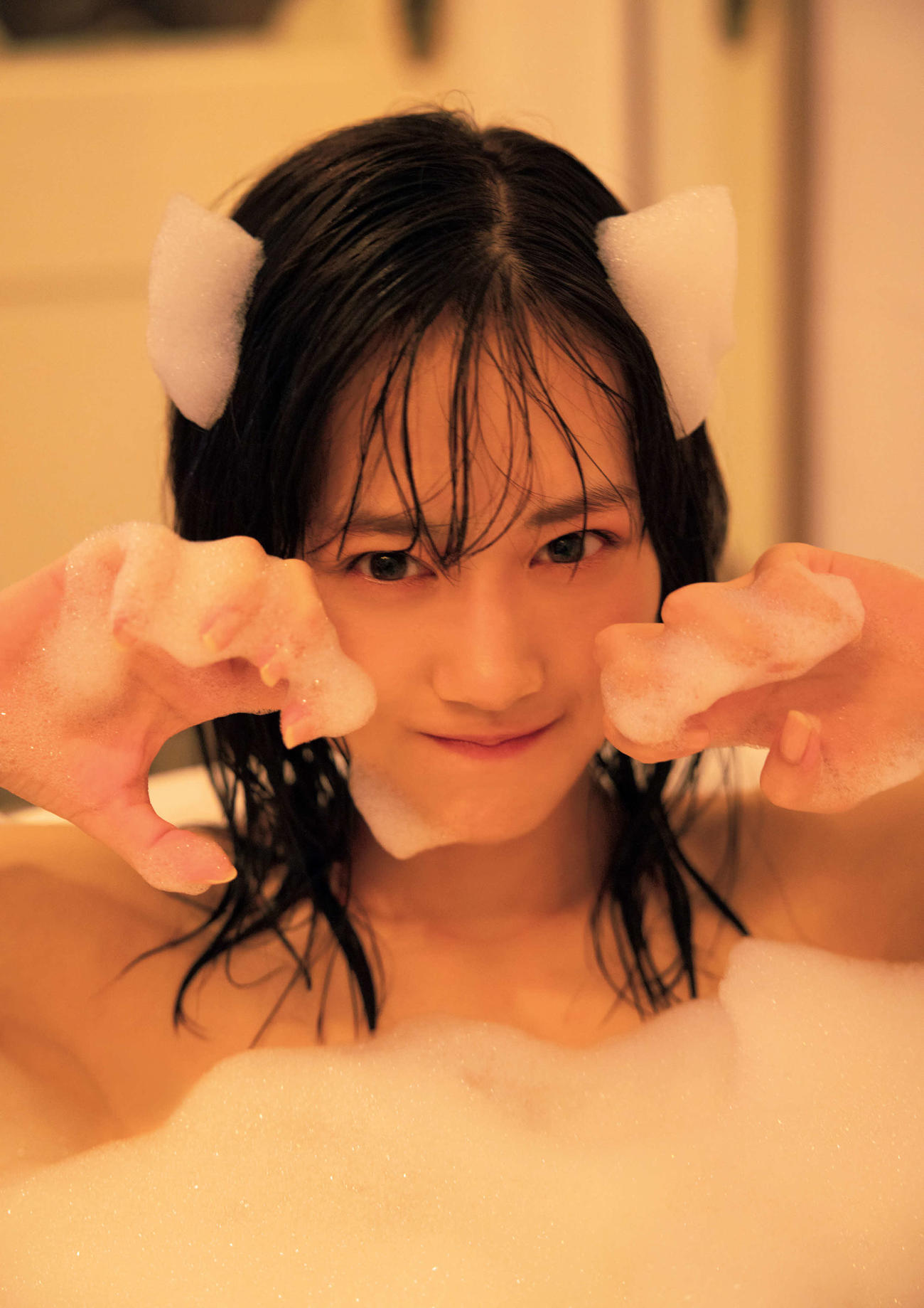 乃木坂46山下美月の写真集「ヒロイン」お風呂カット（撮影・須恵隆治氏）