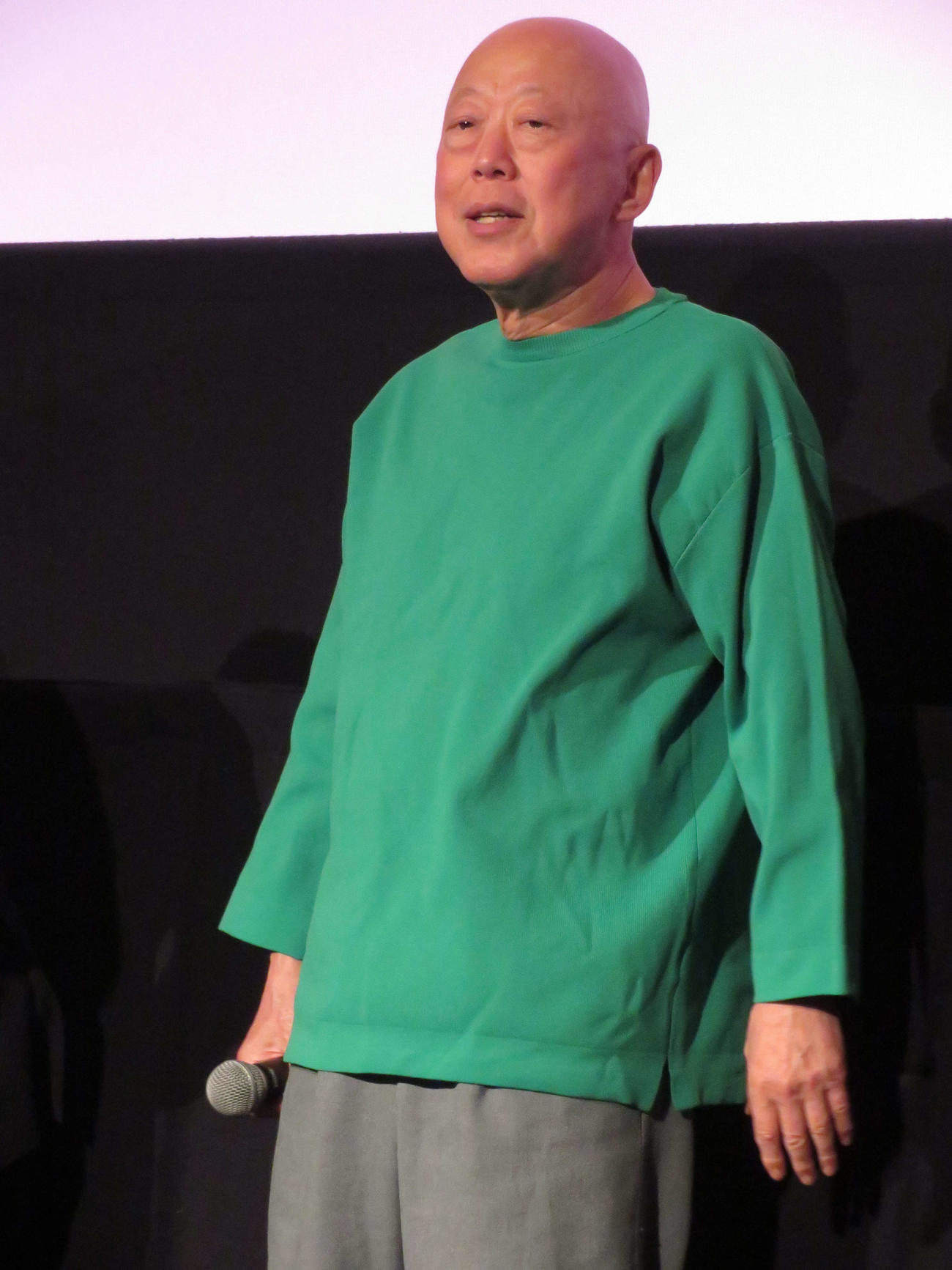 映画「おいしい給食　Road to　イカメシ」の完成披露舞台あいさつに登壇した六平直政