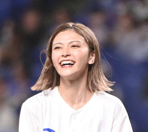グラドル櫻井音乃、雪景色でビキニ姿公開　谷間際立つ上からショット「上からの眺め最高」の声
