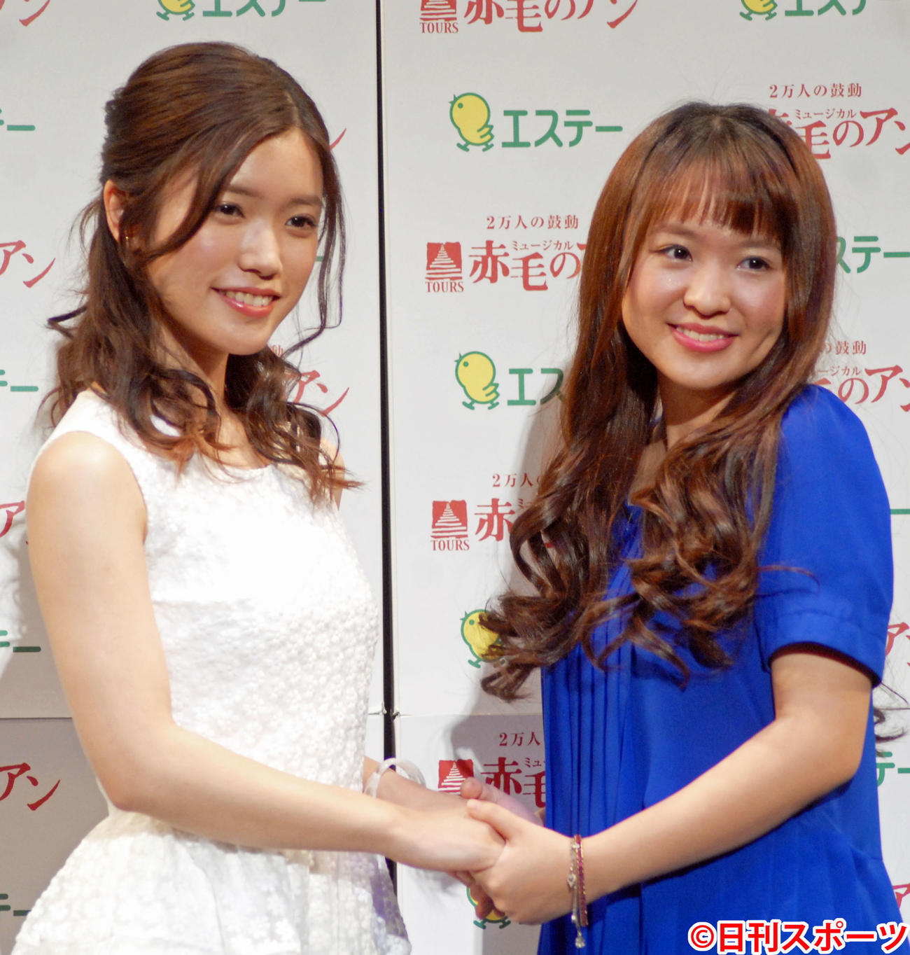 ミュージカル「赤毛のアン」２０１８制作記者発表会に出席した美山加恋（左）とさくらまや