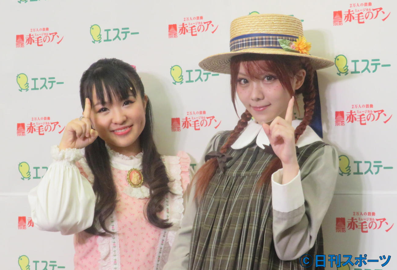 「赤毛のアン」取材会の田中れいな（右）（2019年8月20日撮影）
