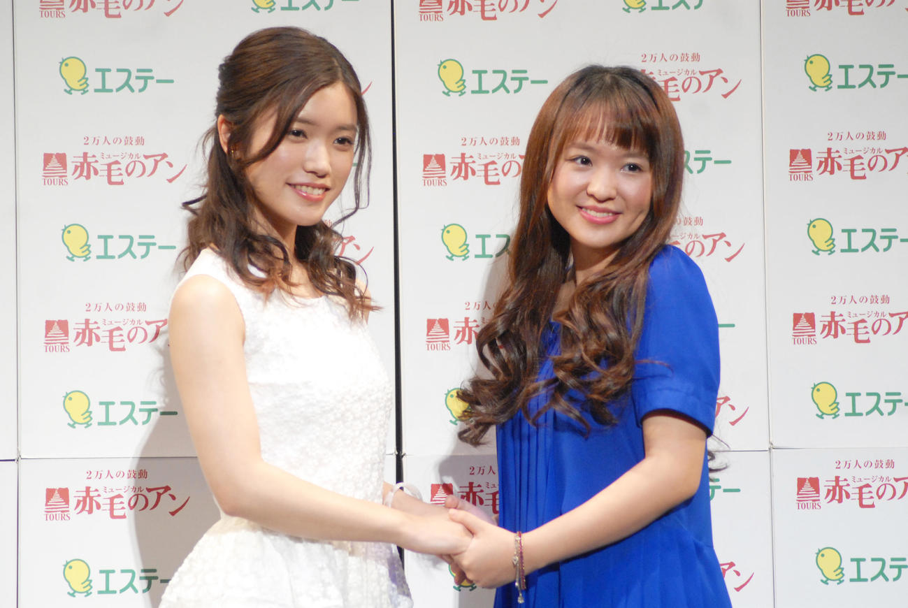 ミュージカル「赤毛のアン」2018制作記者発表会に出席した美山加恋（左）とさくらまや（撮影・大友陽平）