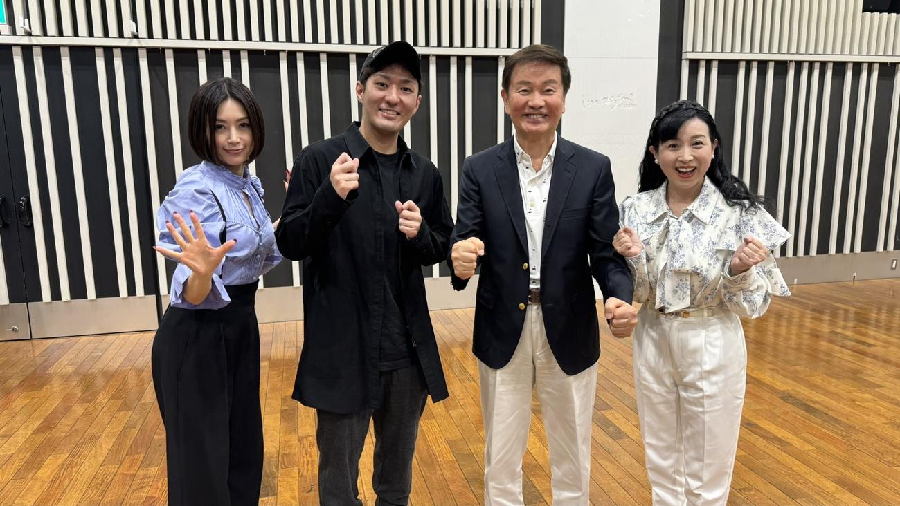ニッポン放送「青春の勲章はくじけない心」とNACK5「青春もぎたて、朝一番！」の出演者たち。左から酒井法子、中村橋之助、森田健作、西村知美